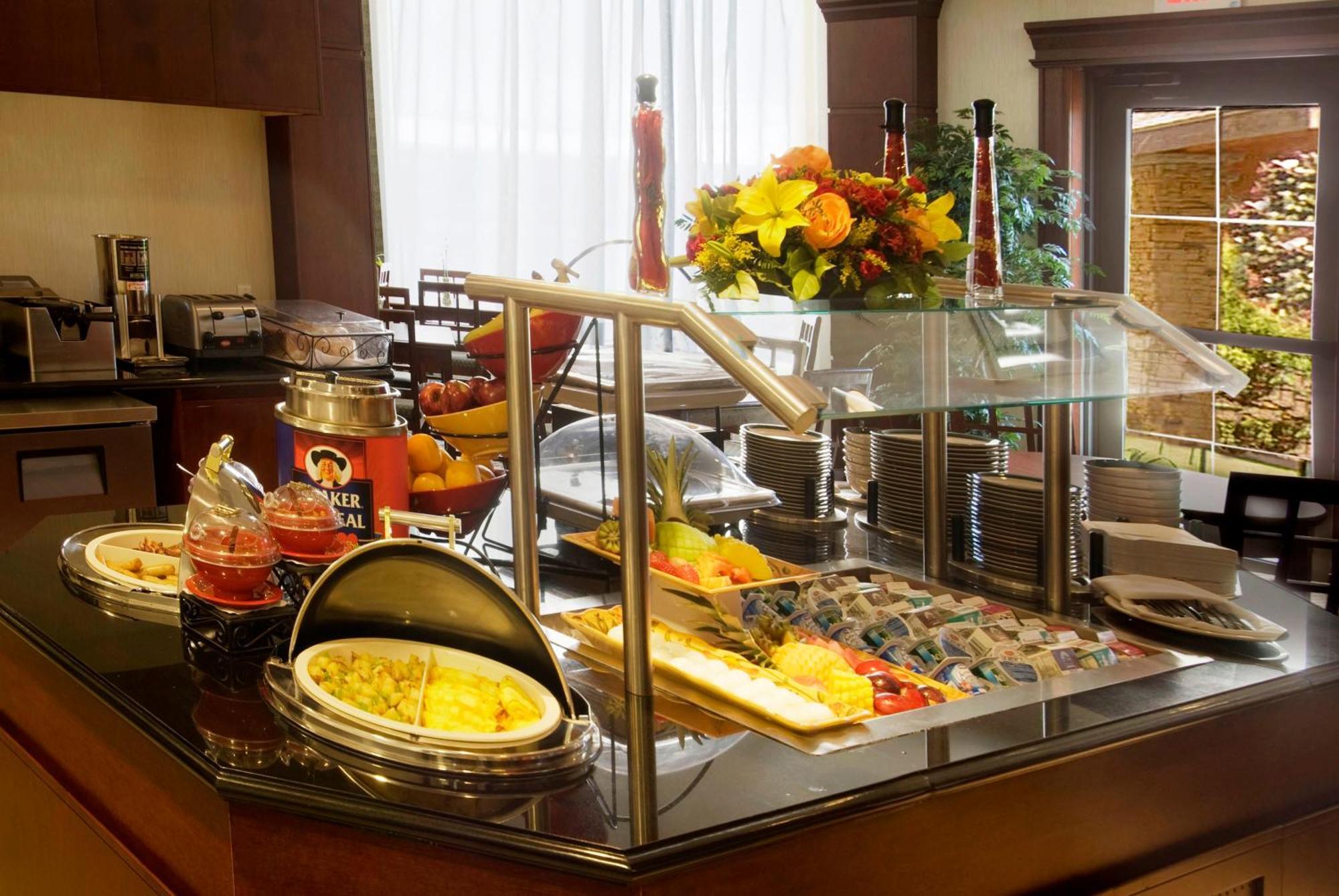 Staybridge Burlington By Ihg Hotel 3*
