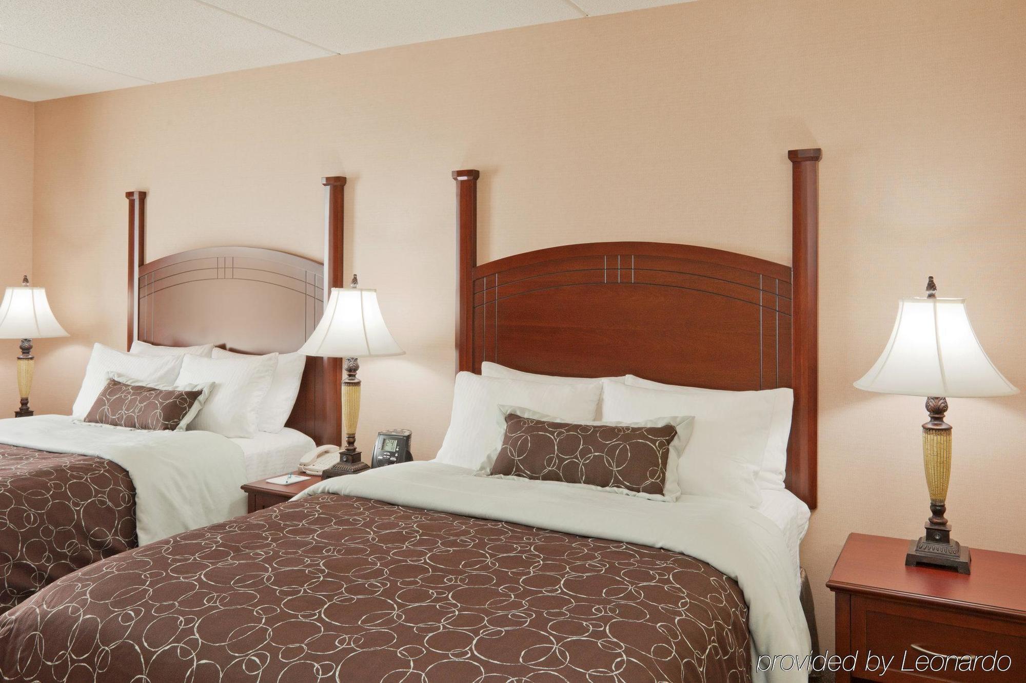 Staybridge Burlington By Ihg Hotel 3*